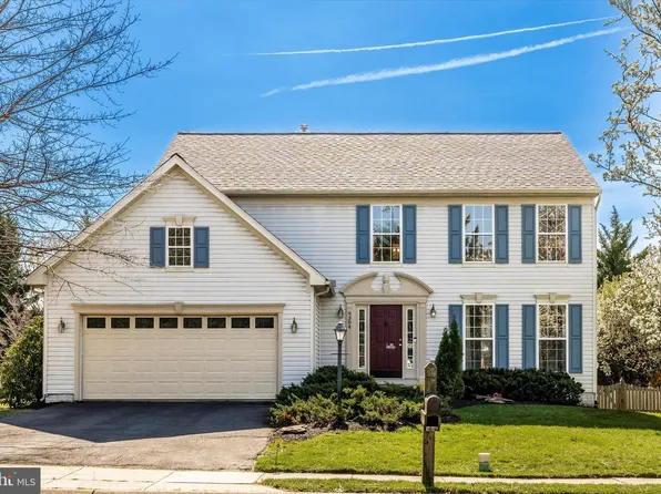 9304 Hillsborough Dr, Frederick, MD 21701