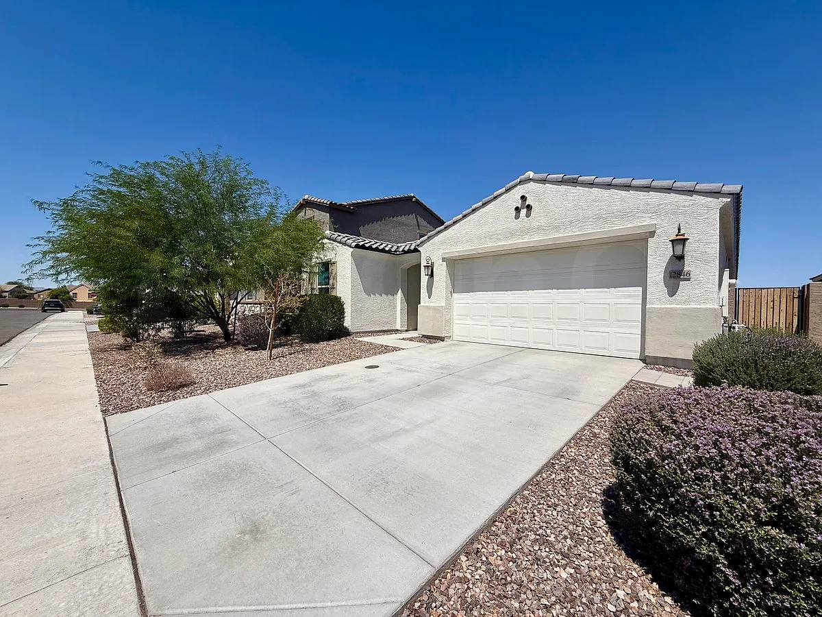 5 bed, 3.0 bath, 2132 sqft, $2,489 — Photo 2