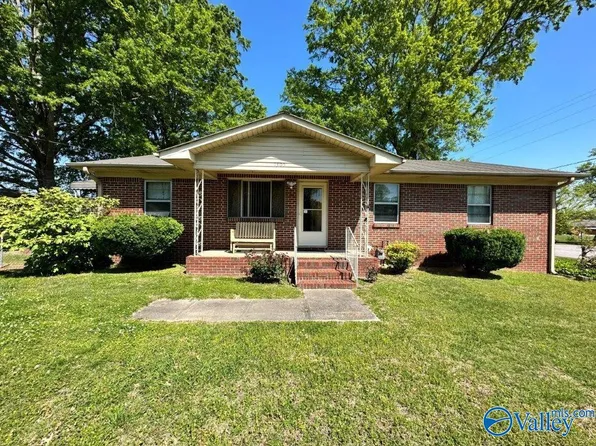 1305 Sardis Dr, Boaz, AL 35956