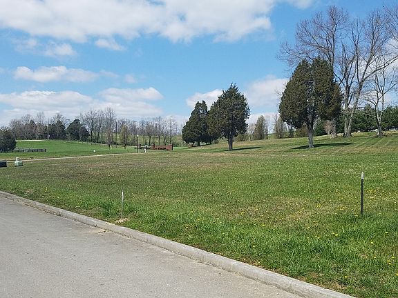 3rd image of 82 Evening Shade Dr