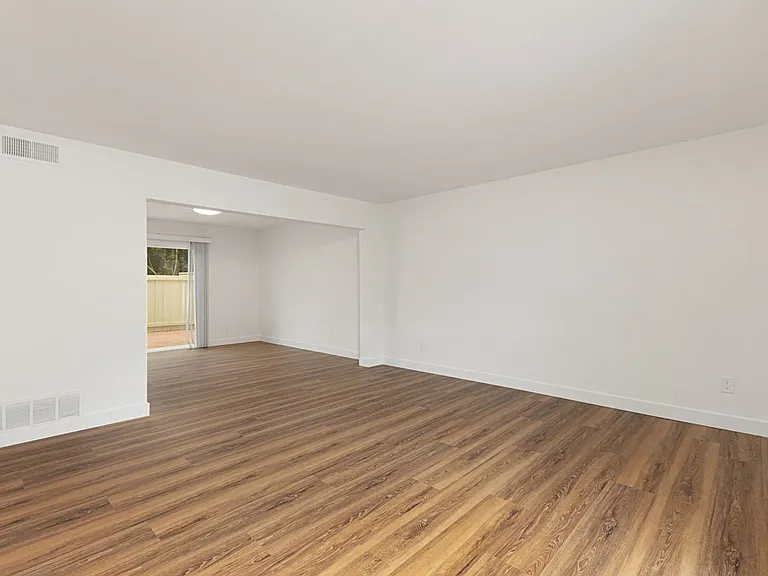 3661 Harvard Dr — Photo 7