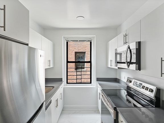4th image of 2175 Cedar Ave #5B