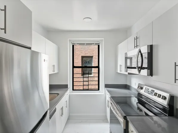 2175 Cedar Avenue image 3 of 12