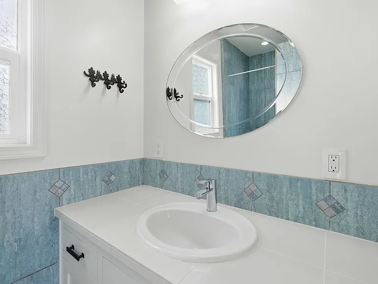 218 Mora St — Photo 28