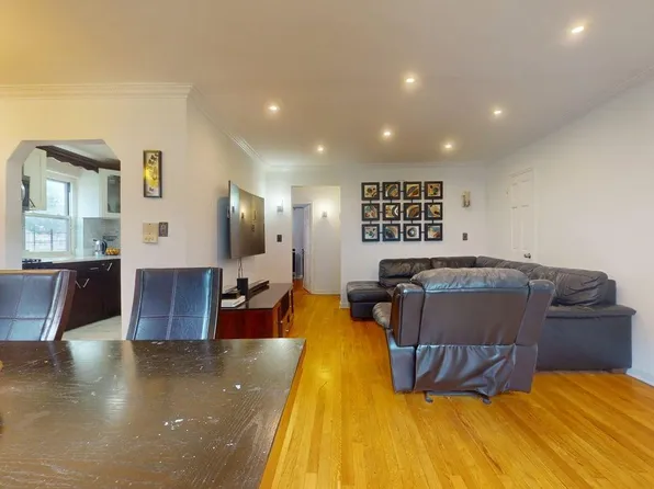 150-20 Jewel Avenue image 3 of 26