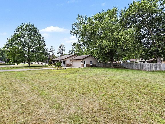 3rd image of 361 Rainbow Dr