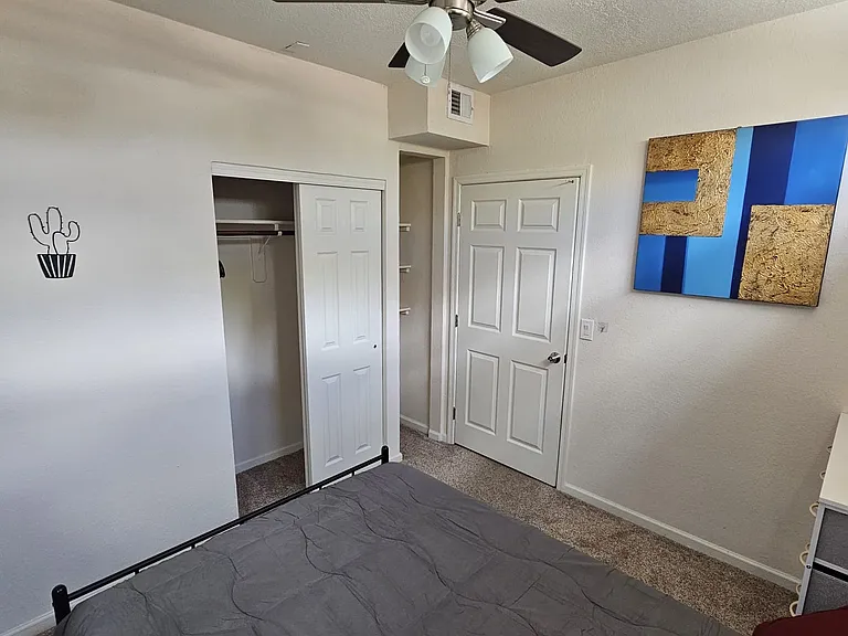 1527 E Silver St #2 — Photo 5