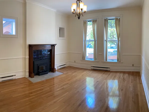 292 Laurier Ave E #6, Ottawa, ON K1N 6P5