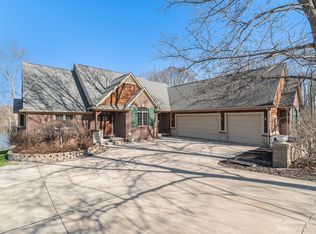 8519 Riverwalk Dr, Fenton, MI