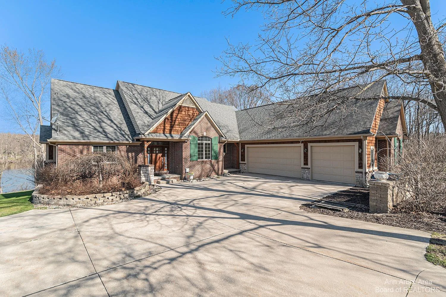 8519 Riverwalk Dr photo 1