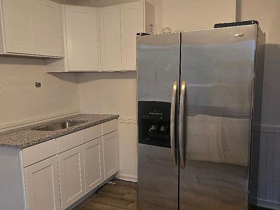 3rd image of 17 Meadow St