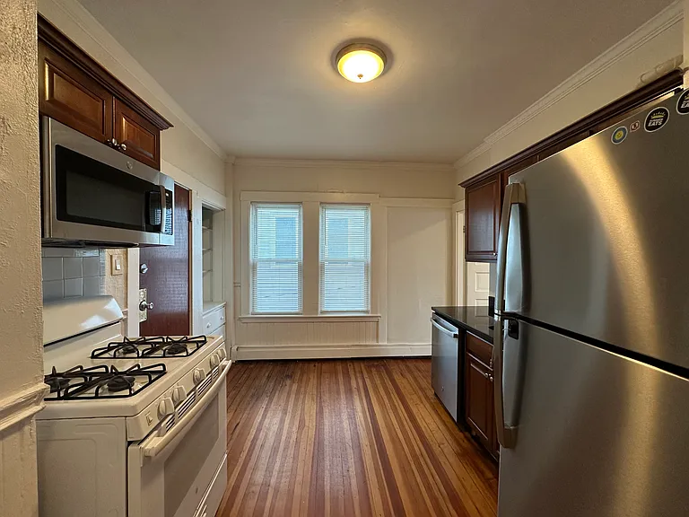 765 Broadway #6 — Photo 3