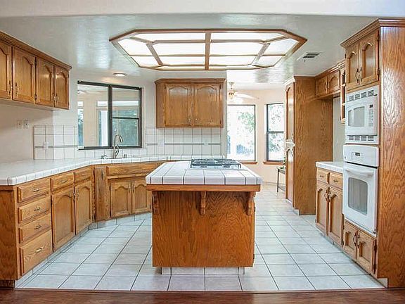 5th image of 1918 E Evergreen Ct