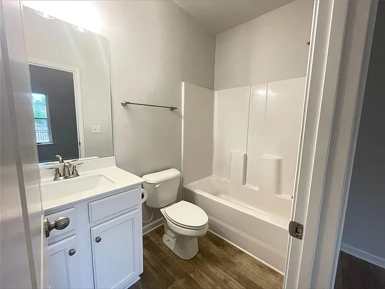 2623 Hedgeway Cir — Photo 8