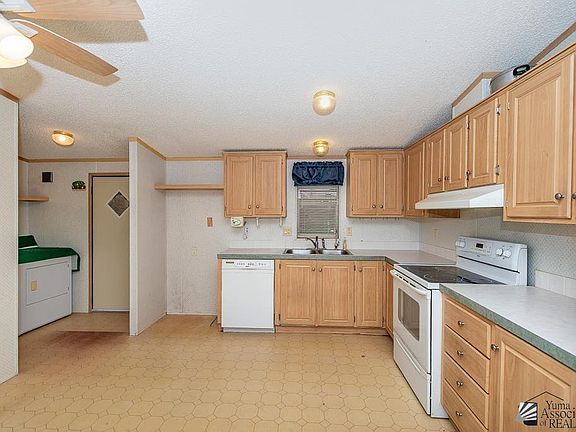 5th image of 1135 S Myrtle Ave