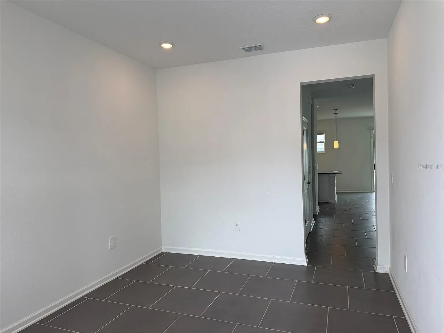 3 bed, 1674 sqft, $2,100 — Photo 3