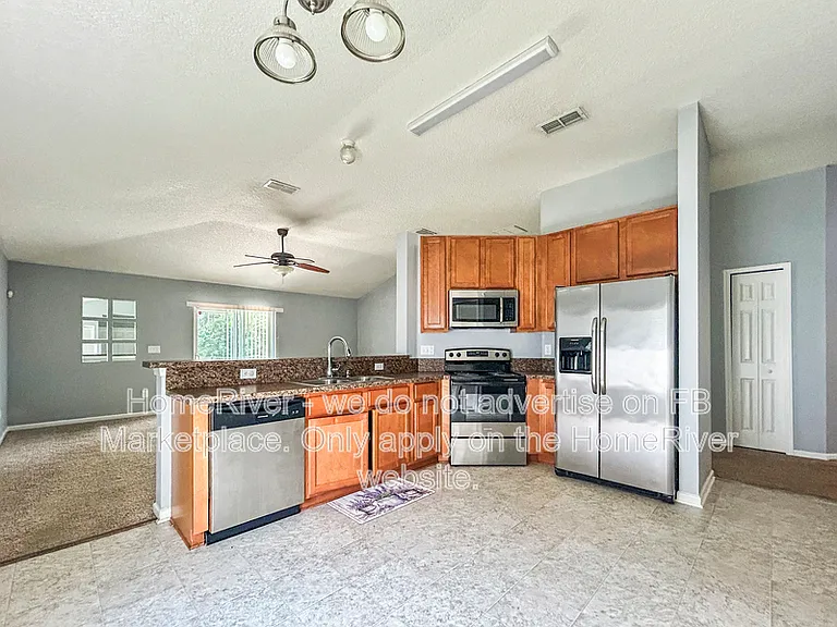 2219 Sotterley Ln — Photo 2
