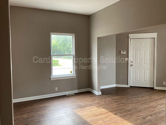2nd image of 3838 Llewellyn Ave