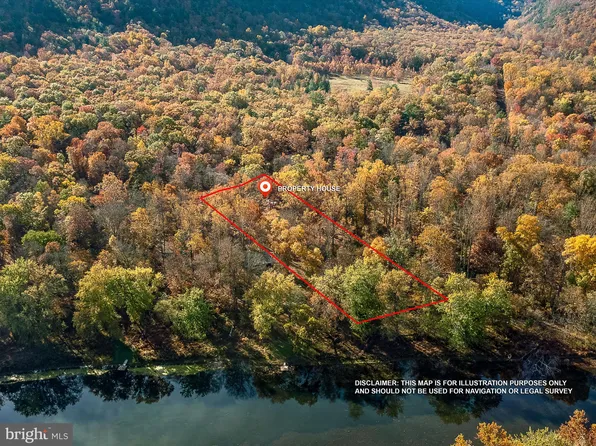 706 Briary Bottom Ln, Great Cacapon, WV 25422