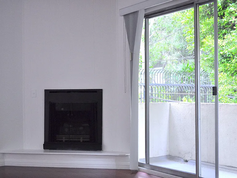 1382 Kelton Ave #305 — Photo 6