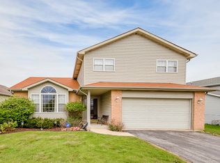 909 Mary Byrne Dr, Sauk Village, IL