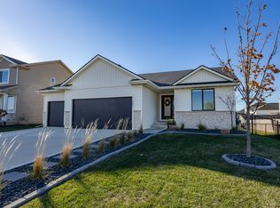 930 9th St, Waukee, IA 50263