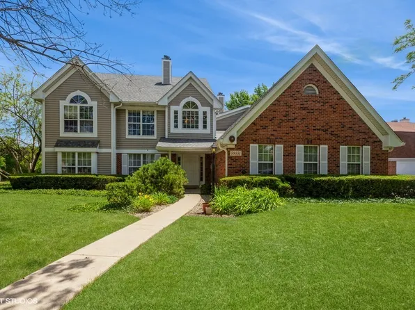 5S551 Paxton Dr APT B, Naperville, IL 60563