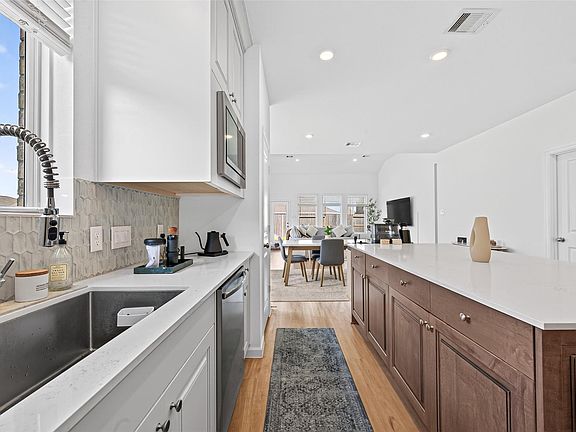 4th image of 27135 Wandering Glen Ln