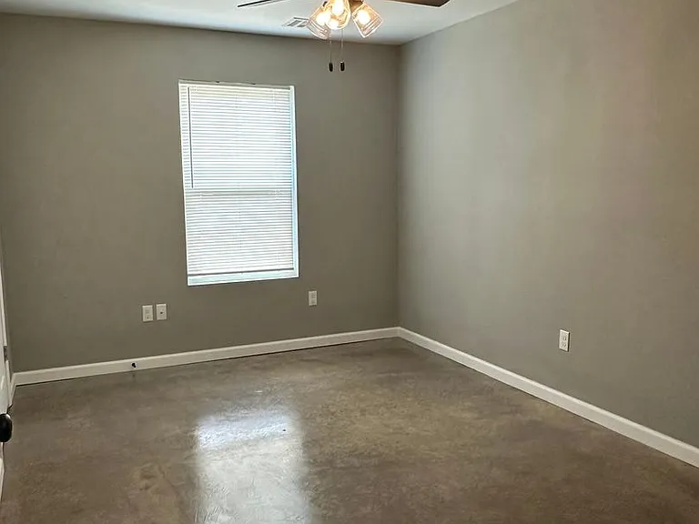 120-122 S Pearl Ave — Photo 6