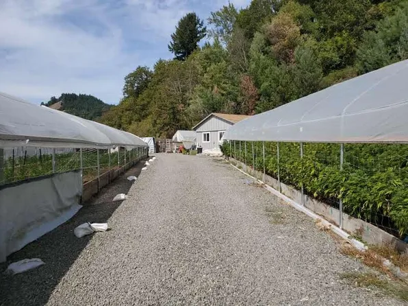 1041 Sprowl Creek Rd, Garberville, CA 95542