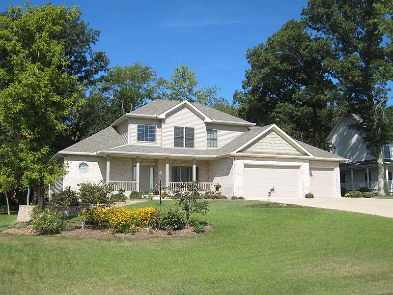 1409 Briarwood Ln photo 1