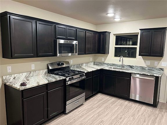2nd image of 2121 Heritage Meadow Ln