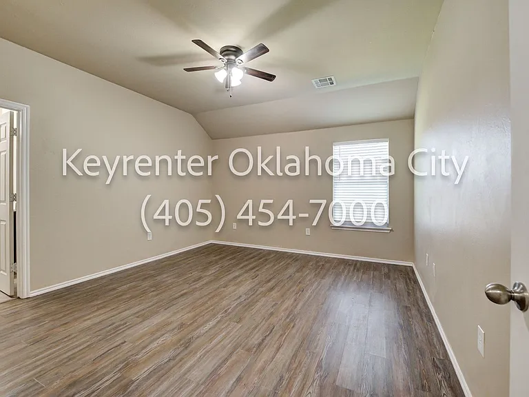 629 E Linden Ln — Photo 13