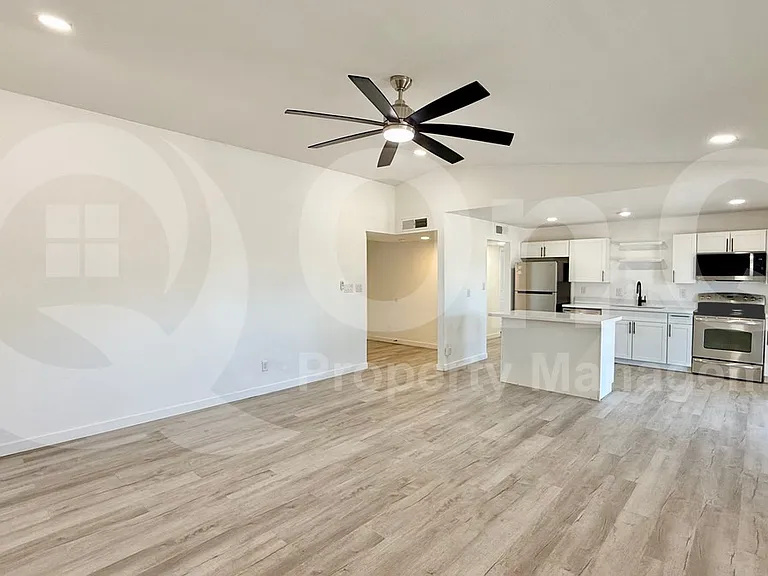 1653 N 69th Ave — Photo 18