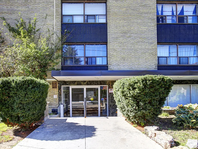 440 Winona Dr — Photo 3