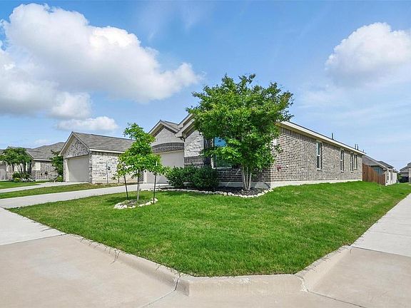 3rd image of 837 Amberwood Ct