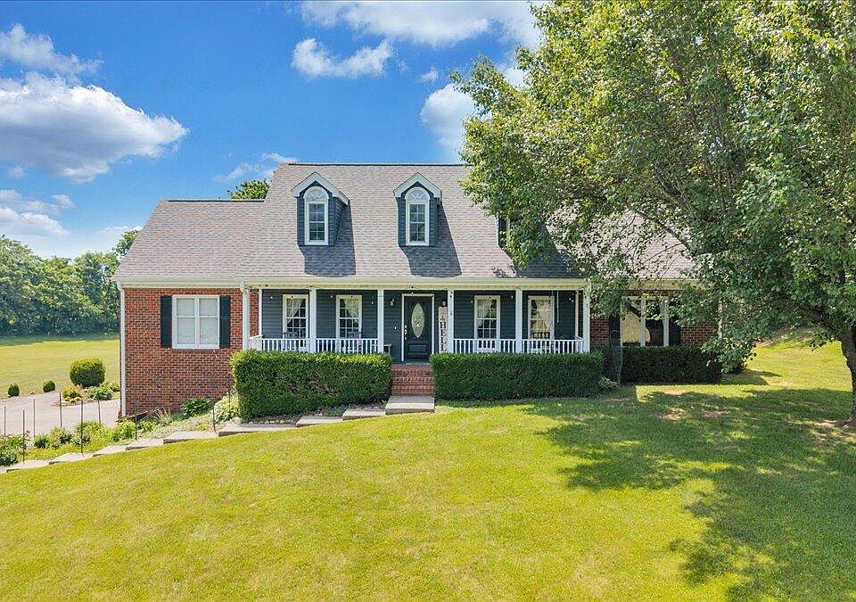 1st image of 144 E Arrowhead Ct
