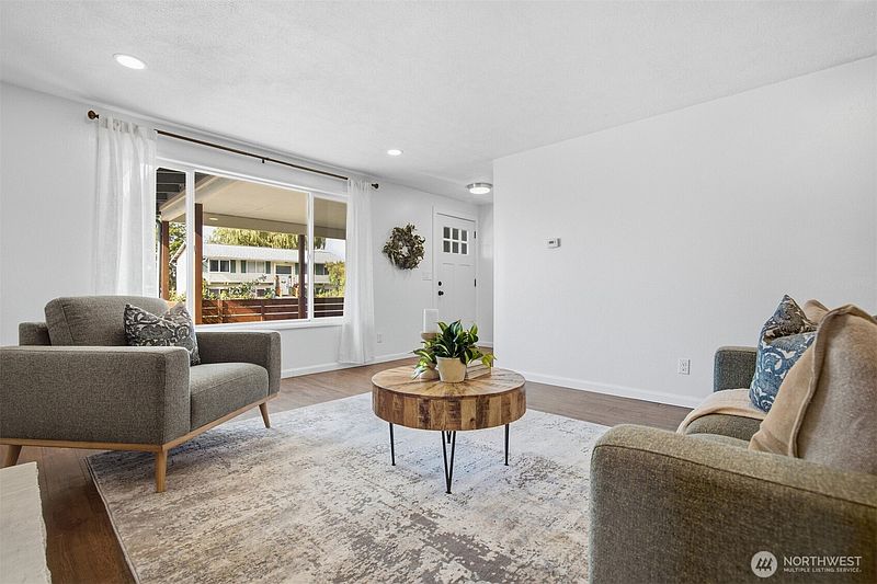 4th image of 560 11th Street