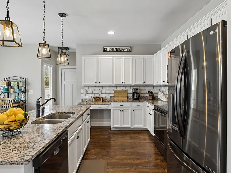 1010 Vanguard Dr — Photo 11