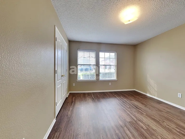 605 Woodlands Mnr — Photo 19