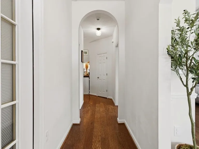 2300 Amberley Woods Trce — Photo 9