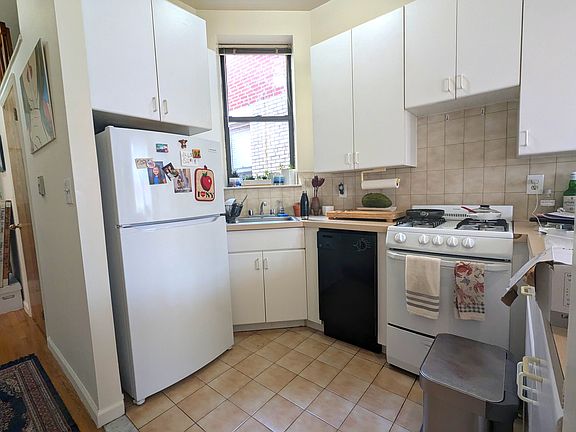 4th image of 60 W 75th St APT 6F