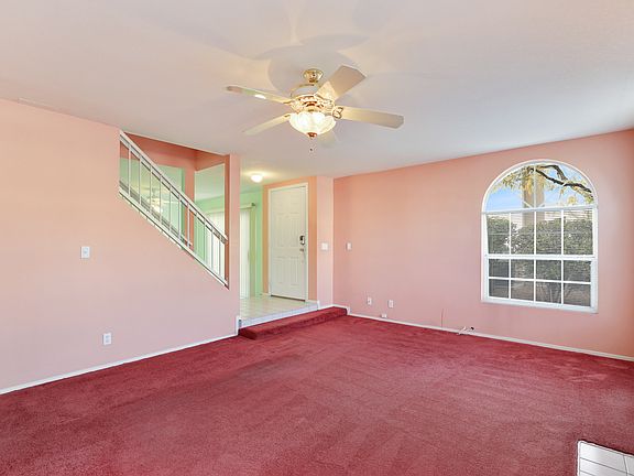 5th image of 909 Grammy Dr