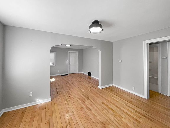 5th image of 418 S Henrietta Ave