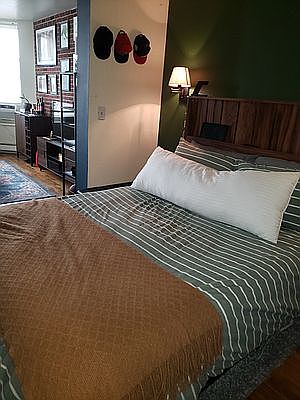 5th image of 515 Throop Ave APT 4