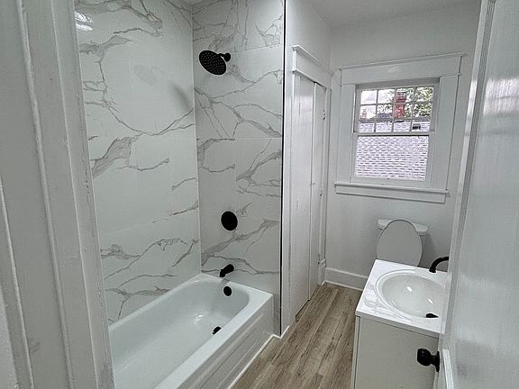 3rd image of 418 W Park Ave #1
