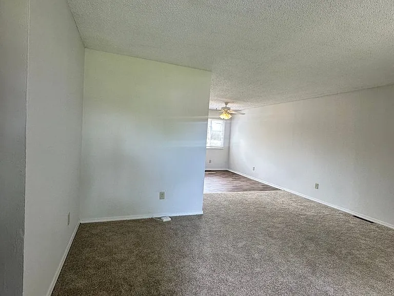 1707 E Walnut Lawn St — Photo 5