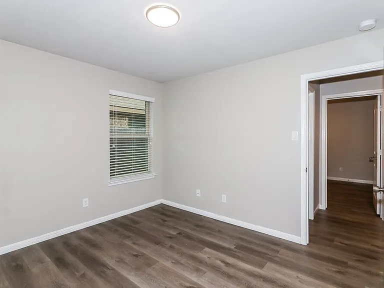 407 Ashley Falls Ln — Photo 12