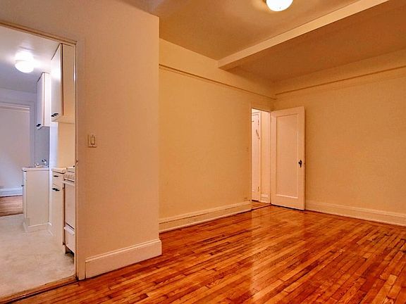 3rd image of 11 Waverly Pl APT 7K