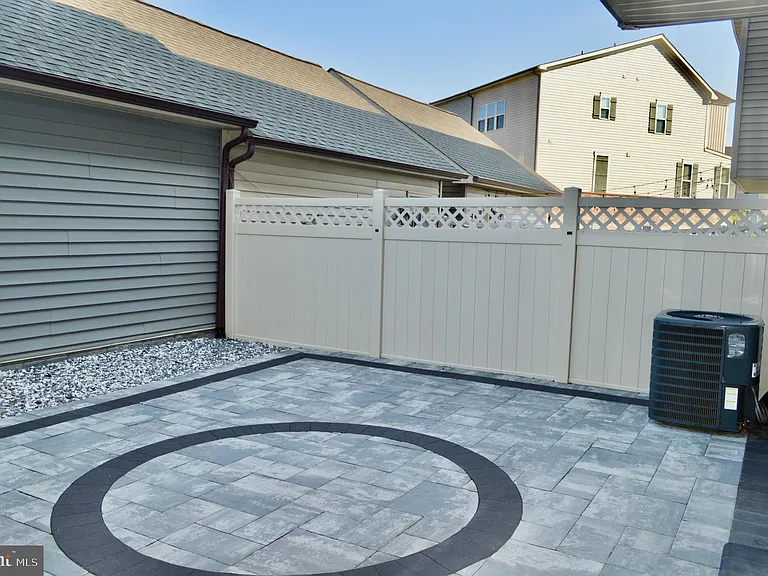 8644 Shady Pines Dr — Photo 30